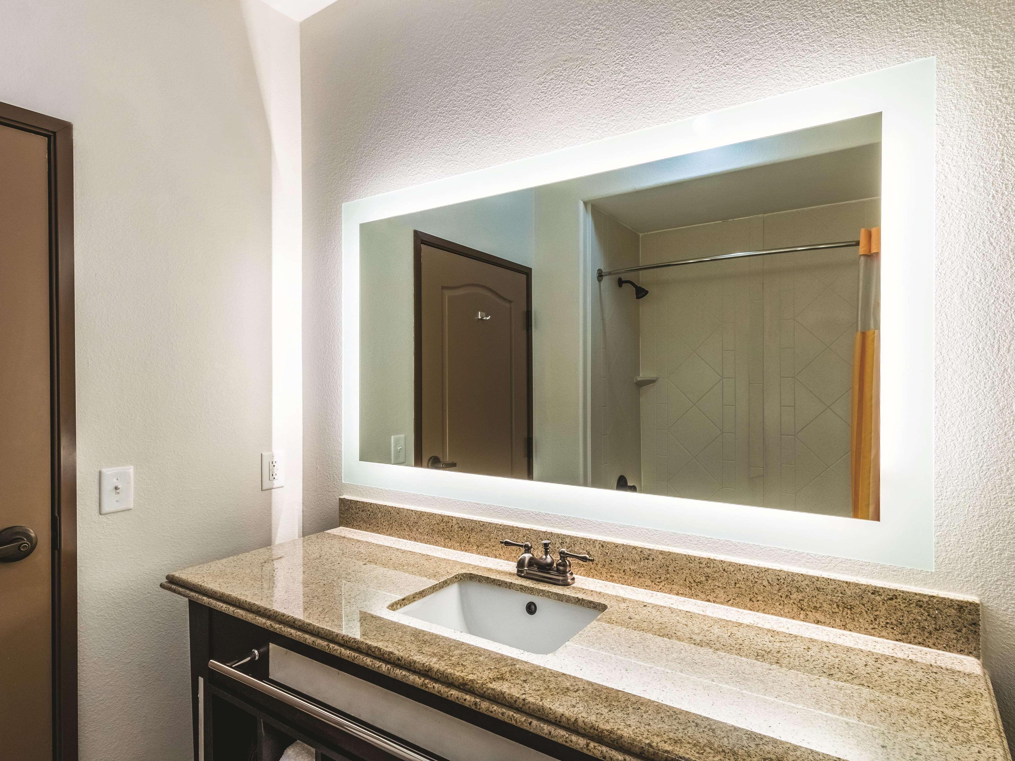 La Quinta By Wyndham Dallas Grand Prairie South Exterior photo