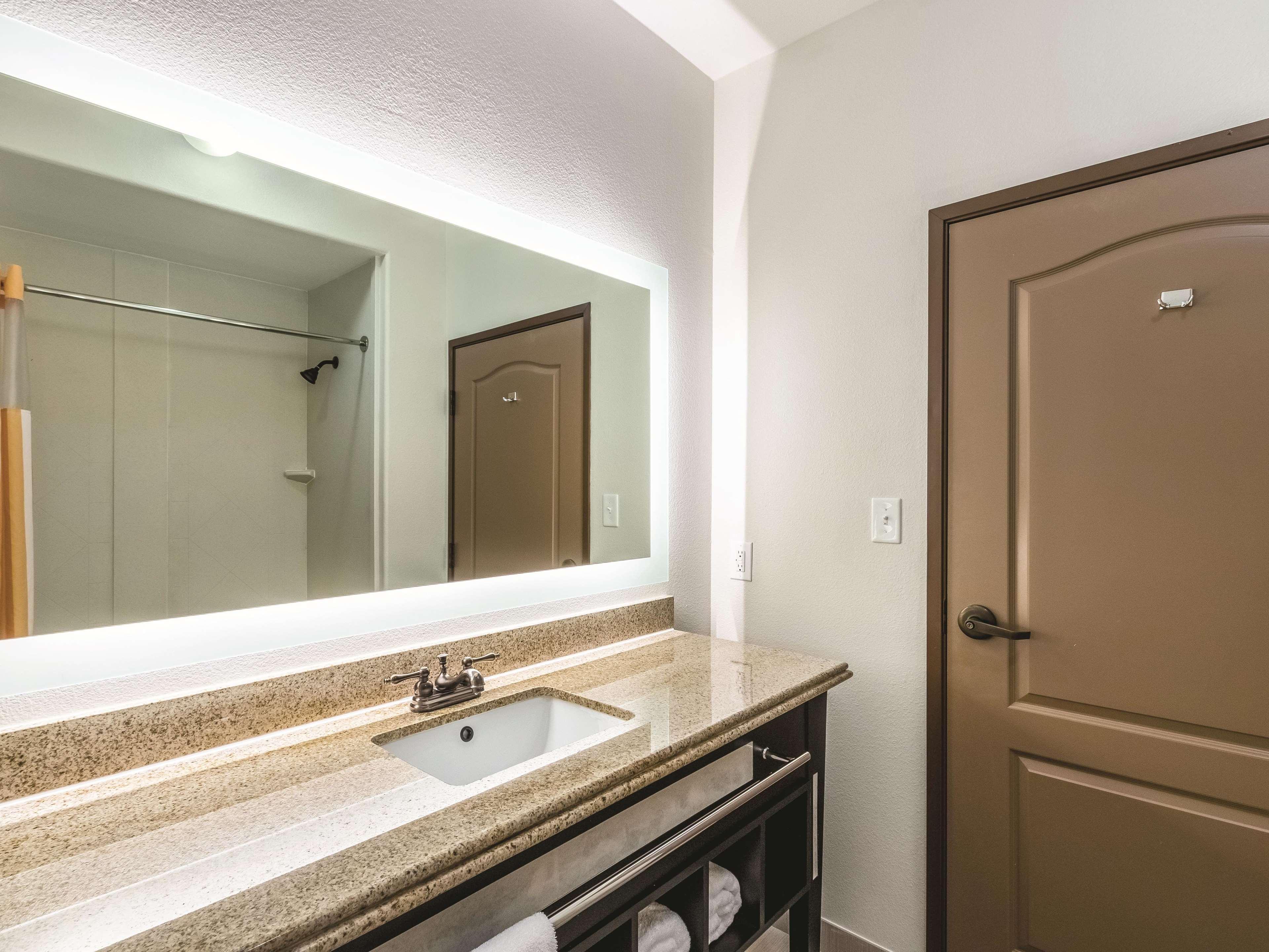 La Quinta By Wyndham Dallas Grand Prairie South Exterior photo